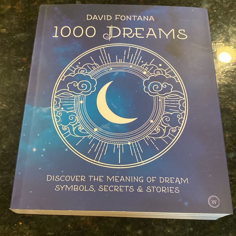 NWOT “1000 Dreams,” by David Fontana, oversized paperback